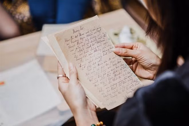 Une exposition rassemble des lettres manuscrites du siècle dernier ảnh 1