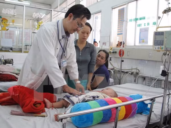 La lutte contre la dengue ne connaît toujours pas de répit au Vietnam ảnh 1