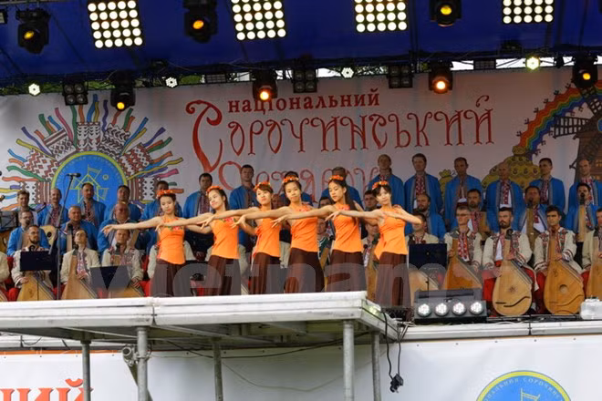 Le Vietnam participe à une foire traditionnelle en Ukraine ảnh 1