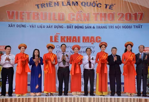 Ouverture de l'exposition internationale Vietbuild Can Tho 2017 ảnh 1 Ouverture de l'exposition internationale Vietbuild Can Tho 2017 ảnh 1
