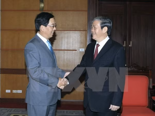 Le Vietnam prend toujours en haute considération ses relations avec la Chine ảnh 1