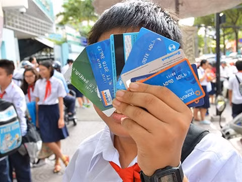 Accès aux cartes bancaires pour les enfants âgés à partir de 15 ans ảnh 1