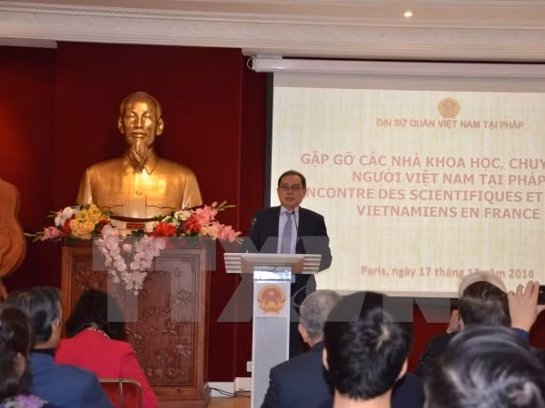 Rencontre entre scientifiques et experts vietnamiens en France ảnh 1 Rencontre entre scientifiques et experts vietnamiens en France ảnh 1