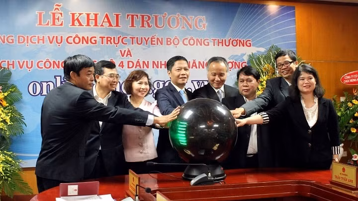 Le Ministère de l’Industrie et du Commerce inaugure son e-portail unique ảnh 1