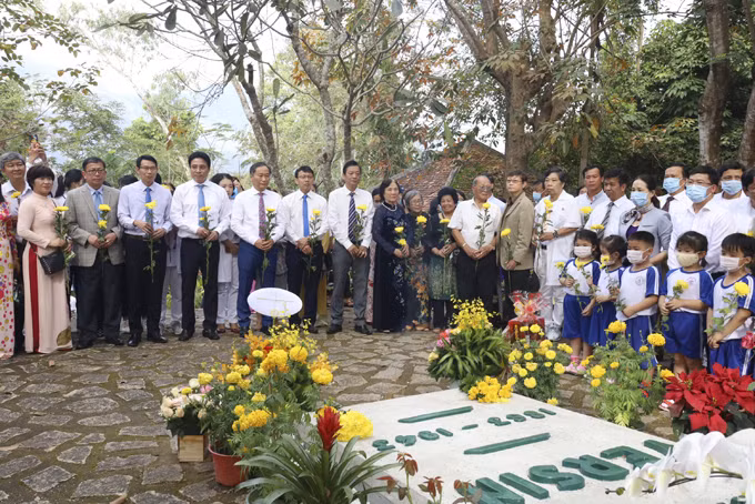 Le 159e anniversaire du docteur Alexandre Yersin célébré à Khanh Hoa ảnh 1 Le 159e anniversaire du docteur Alexandre Yersin célébré à Khanh Hoa ảnh 1