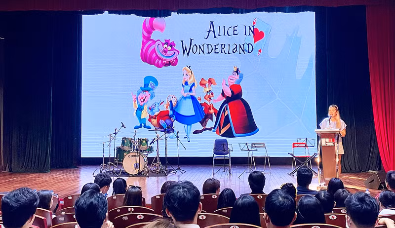 La comédie musicale "Alice au pays des merveilles" lancée pour les jeunes ảnh 1