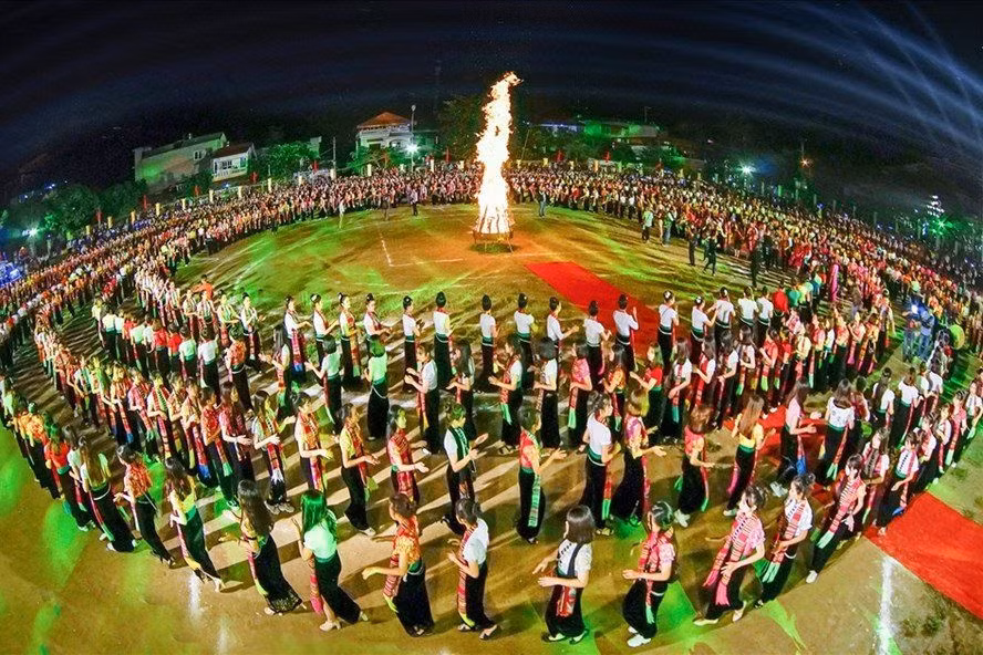 Yen Bai est prêt à recevoir le certificat de l'UNESCO pour le "Xoè Thai" ảnh 2