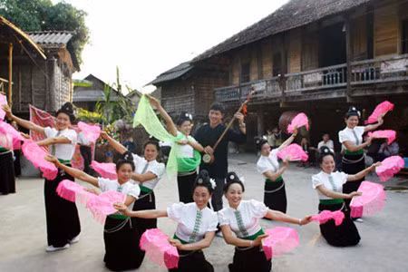Quand le folklore donne des ailes à la danse moderne ảnh 3