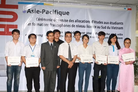 L’AUF remet des allocations d'études aux étudiants francophones au Sud ảnh 1