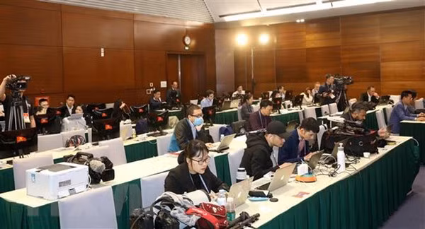 Des chercheurs internationaux prévoient la prochaine voie de développement du Vietnam ảnh 1