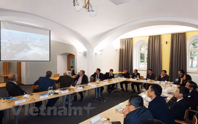 Tuyên Quang explore les opportunités de coopération à Pardubice ảnh 1