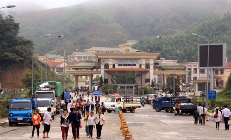 Promotion des échanges commerciaux entre Nghe An et le Laos ảnh 1 Promotion des échanges commerciaux entre Nghe An et le Laos ảnh 1