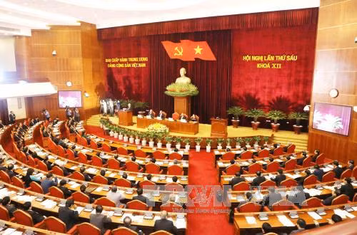 Le Bureau politique réglemente la rotation des cadres ảnh 1