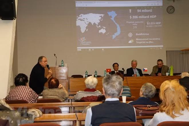 Colloque sur le Vietnam en République tchèque ảnh 1