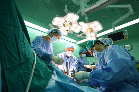 Deux nouveaux succès confirmant la maîtrise de la transplantation hépatique ảnh 1 Deux nouveaux succès confirmant la maîtrise de la transplantation hépatique ảnh 1