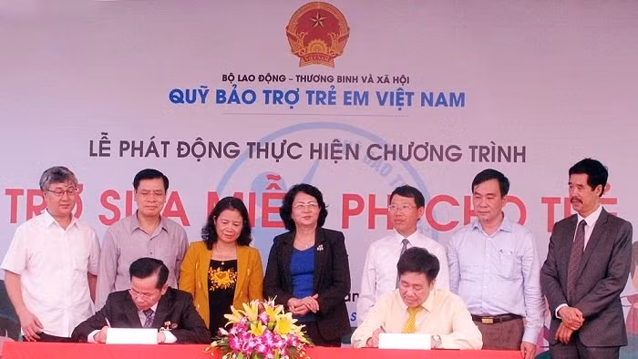 Apporter du lait à 15.000 enfants vietnamiens ảnh 1