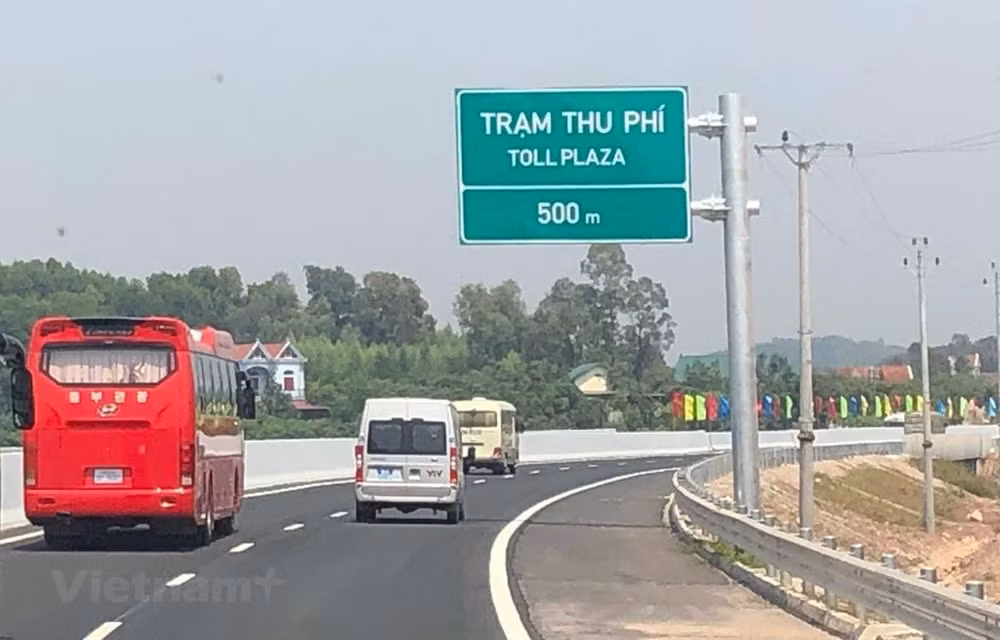 Le vice-PM Trinh Dinh Dung assiste à l’ouverture technique de l’autoroute Bac Giang – Lang Son ảnh 1