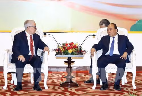 Le PM rencontre des entreprises et investisseurs à Nghe An ảnh 1