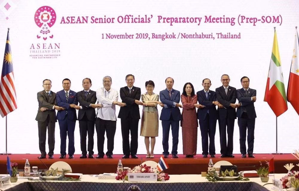 Le Vietnam s’engage à maintenir le développement de l’ASEAN ảnh 1