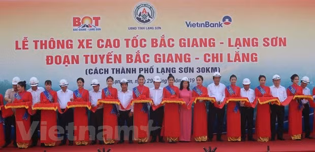 Le vice-PM Trinh Dinh Dung assiste à l’ouverture technique de l’autoroute Bac Giang – Lang Son ảnh 2