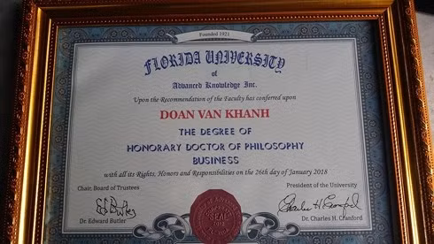 Un paysan vietnamien reçoit un doctorat honoris causa des États-Unis ảnh 1 Un paysan vietnamien reçoit un doctorat honoris causa des États-Unis ảnh 1