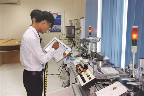 Le Vietnam devrait s’orienter vers une main-d’œuvre qualifiée ảnh 1