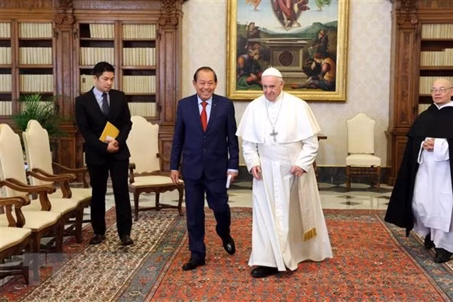 Le vice-PM Truong Hoa Binh rencontre les dirigeants du Vatican ảnh 1