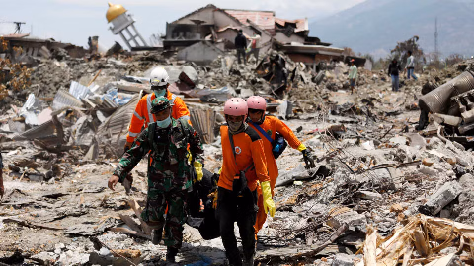 Indonésie: le bilan du séisme et du tsunami s’alourdit à 2.073 morts ảnh 1