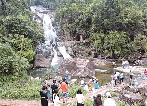 Le tourisme prend son essor à Binh Liêu, dans le Nord ảnh 1
