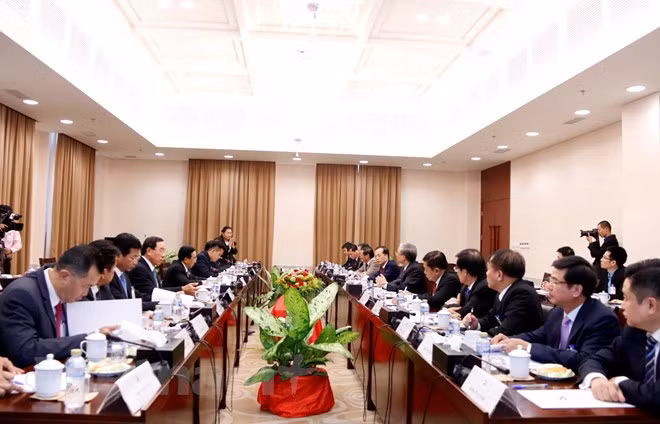 Une délégation du PCV en visite officielle au Laos ảnh 1