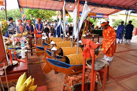 Le district de Ly Son rend hommage aux garnisons de Hoàng Sa ảnh 1