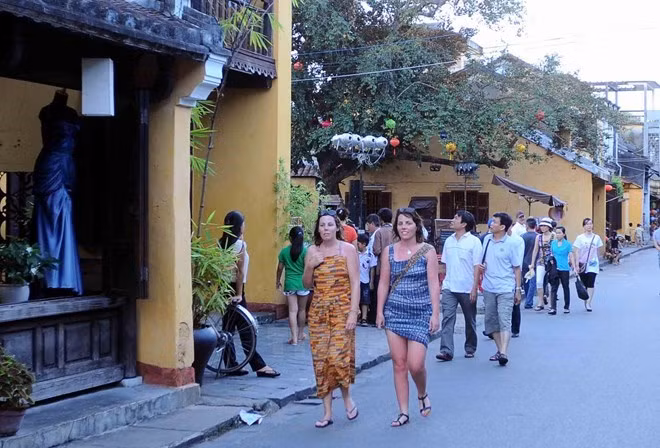 Hoi An continue d'élargir sa zone piétonne ảnh 1