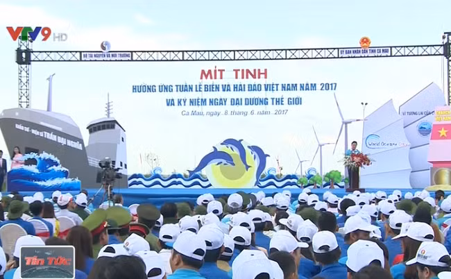 Meeting en écho à la Semaine sur la mer et les îles du Vietnam 2017 à Cà Mau ảnh 1