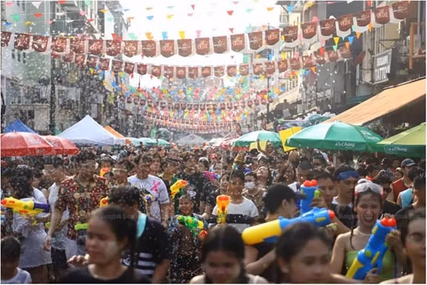 La Thaïlande prête à faire face à la flambée de COVID-19 après Songkran ảnh 1