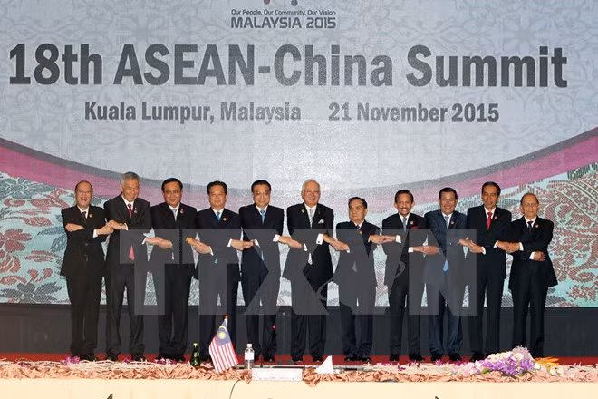 Le PM demande de ne pas militariser la Mer Orientale ảnh 1