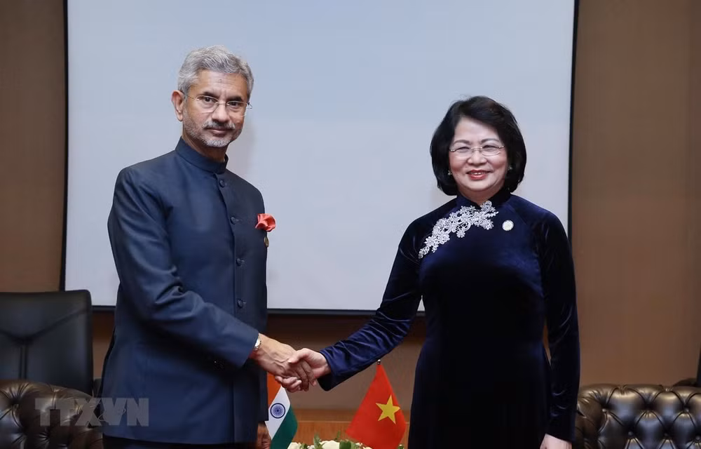 Activités de la vice-présidente Dang Thi Ngoc Thinh au Tadjikistan ảnh 1