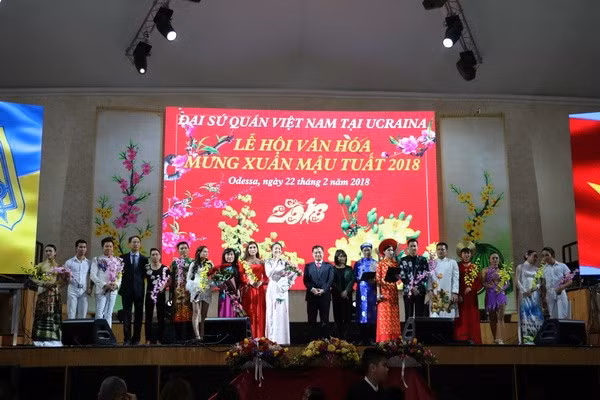 Début de l’Année de la culture vietnamienne en Ukraine ảnh 1