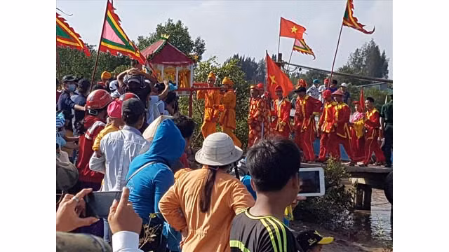 Offrandes en hommage aux rois méritant du pays ảnh 2