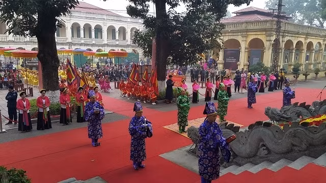Offrandes en hommage aux rois méritant du pays ảnh 1