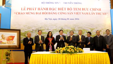 Emission d’une collection de timbres en l’honneur du 12e Congrès national du PCV ảnh 1