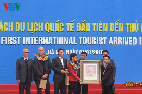 Afflux de touristes étrangers lors du premier jour de l'année ảnh 1