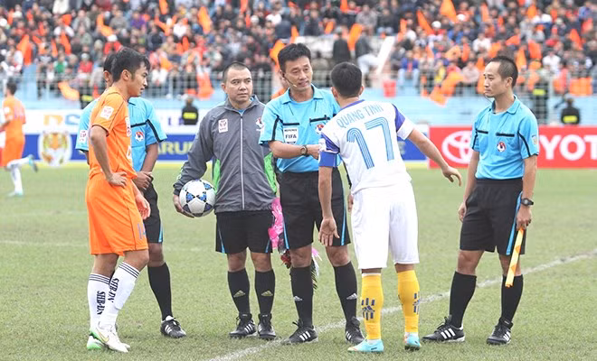 Des arbitres vietnamiens choisis pour l'AFC Cup ảnh 1