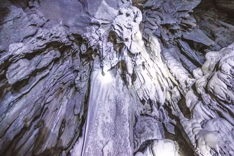 De nouvelles grottes se dévoilent près de la baie de Ha Long ảnh 2