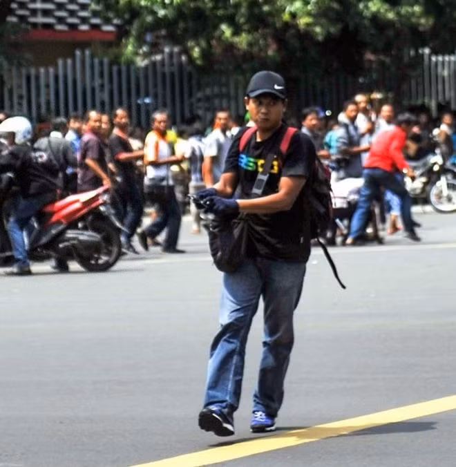 Attentats de Jakarta : l’identité d’un des terrotistes a été déclinée ảnh 1