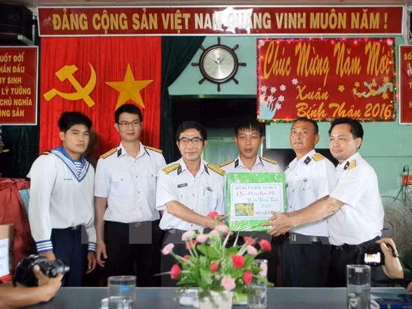 Des cadeaux pour les familles des soldats en poste à Truong Sa ảnh 1