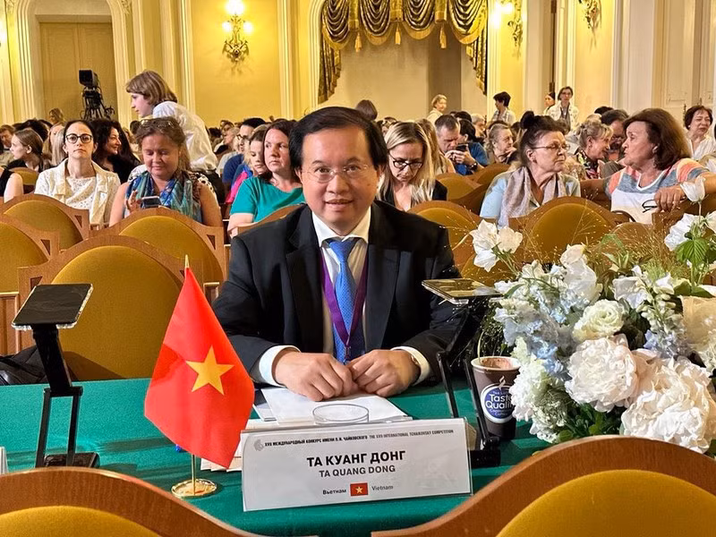 Le premier Vietnamien invité à être juge au prestigieux concours international Tchaïkovski ảnh 1