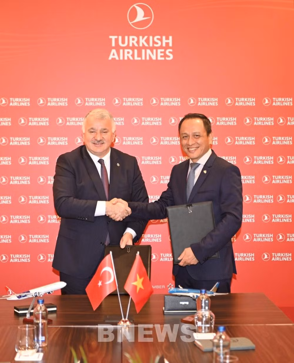 Vietnam Airlines signe une coopération de partage de code avec Turkish Airlines ảnh 1
