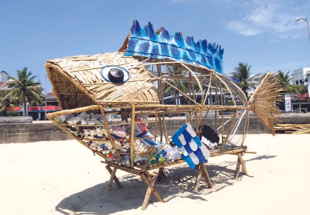 Le Vietnam se mouille pour réduire le plastique en mer ảnh 1