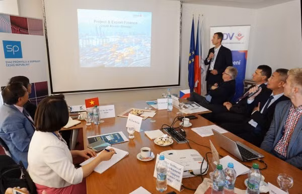 Colloque sur le commerce Vietnam - République tchèque ảnh 1