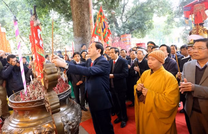 Offrande d’encens en hommage des rois de Thang Long – Hanoi ảnh 4